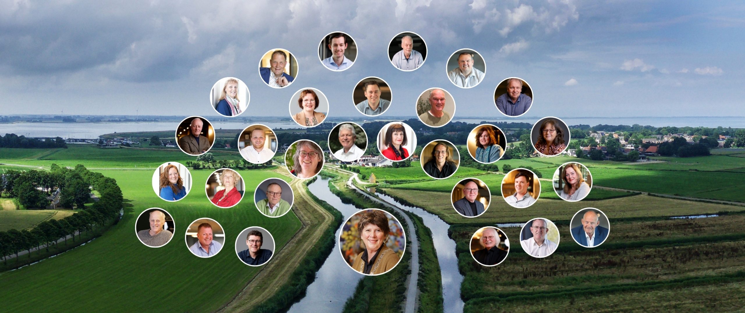 alle gemeenteraadsleden van Hollands Kroon en de burgemeester als voorzitter.